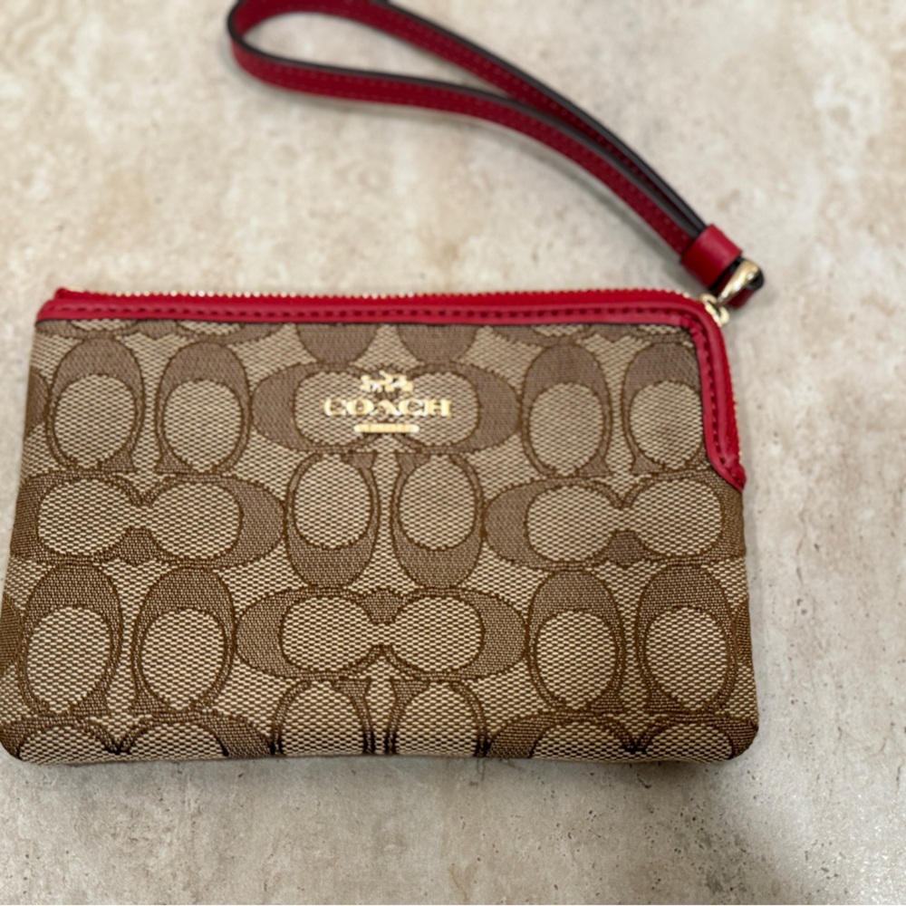 Coach Outline Signature Corner Zip Wristlet – Khaki/True Red